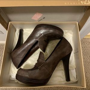 New in box brownish penny loafer style heels